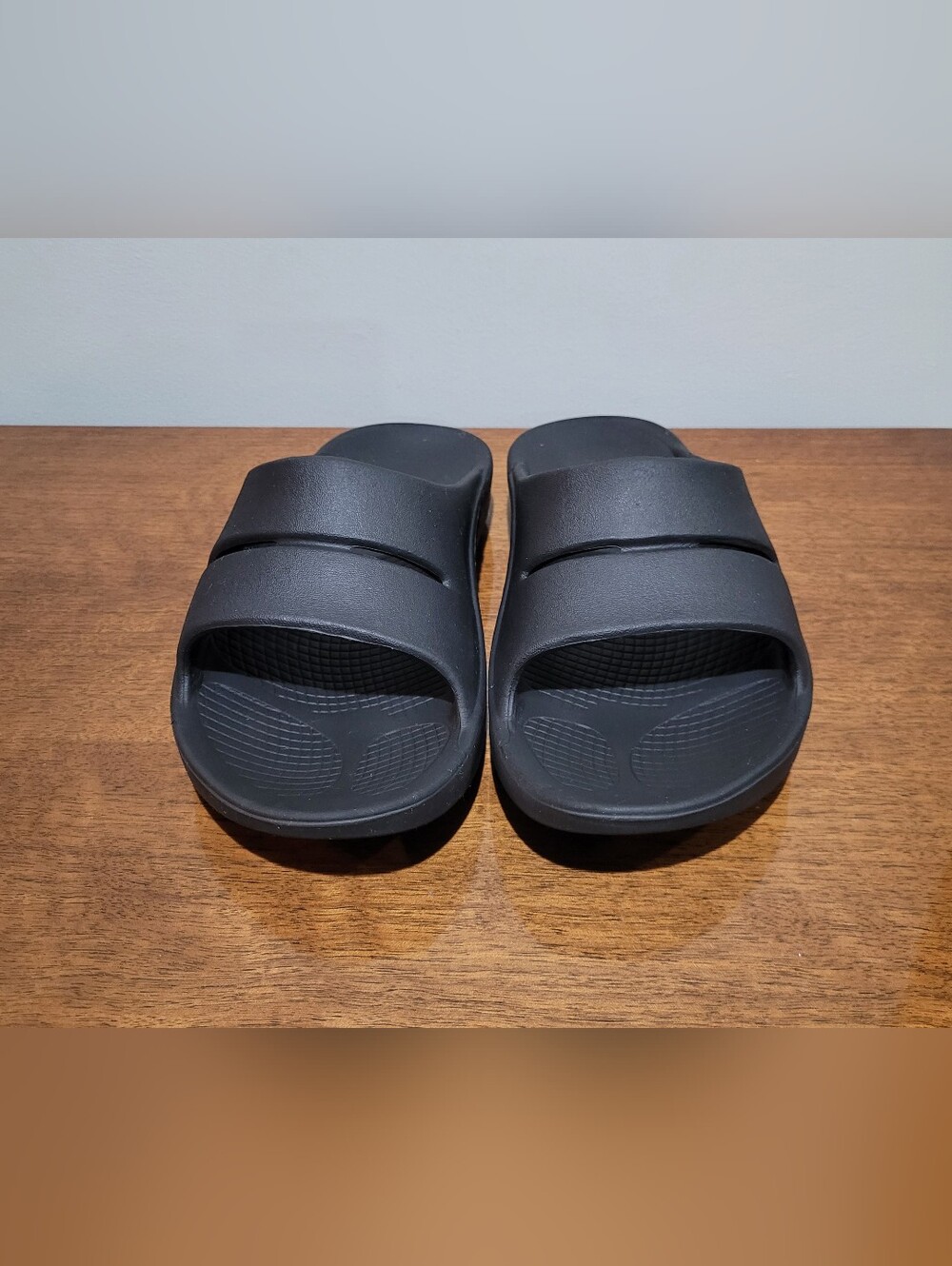 Oofos OOahh Women's 7 Men's 5 Black Slide Recovery Sandles - Picture 3 of 9